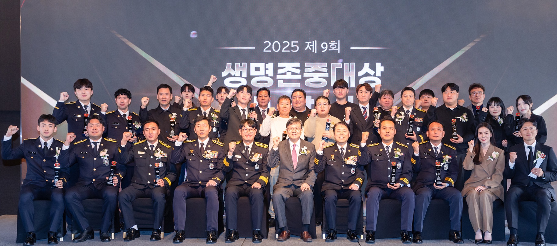 <h5>Results</h5>
- 대국민 생명존중 캠페인을 성황리 개최해 사회공헌재단으로서 인지도 향상에 기여<br />
- 기자 Pool 확대를 통한 사업별 기획기사 및 인터뷰 노출 건수 극대화, 약 133% 증가 <br />
- 매체·기자 특성에 맞춘 피칭 전략 수립을 통해 한국경제, 경향신문 지면 TOP 등 기획/인터뷰 피칭 중 50%이상 지면 게재 달성 <br />
- 상담·연구·교육 등 내부 사업 내용을 대중과 언론이 쉽게 이해할 수 있도록 인포그래픽으로 재구성해 스토리텔링 강화 및 게재량 극대화<br />