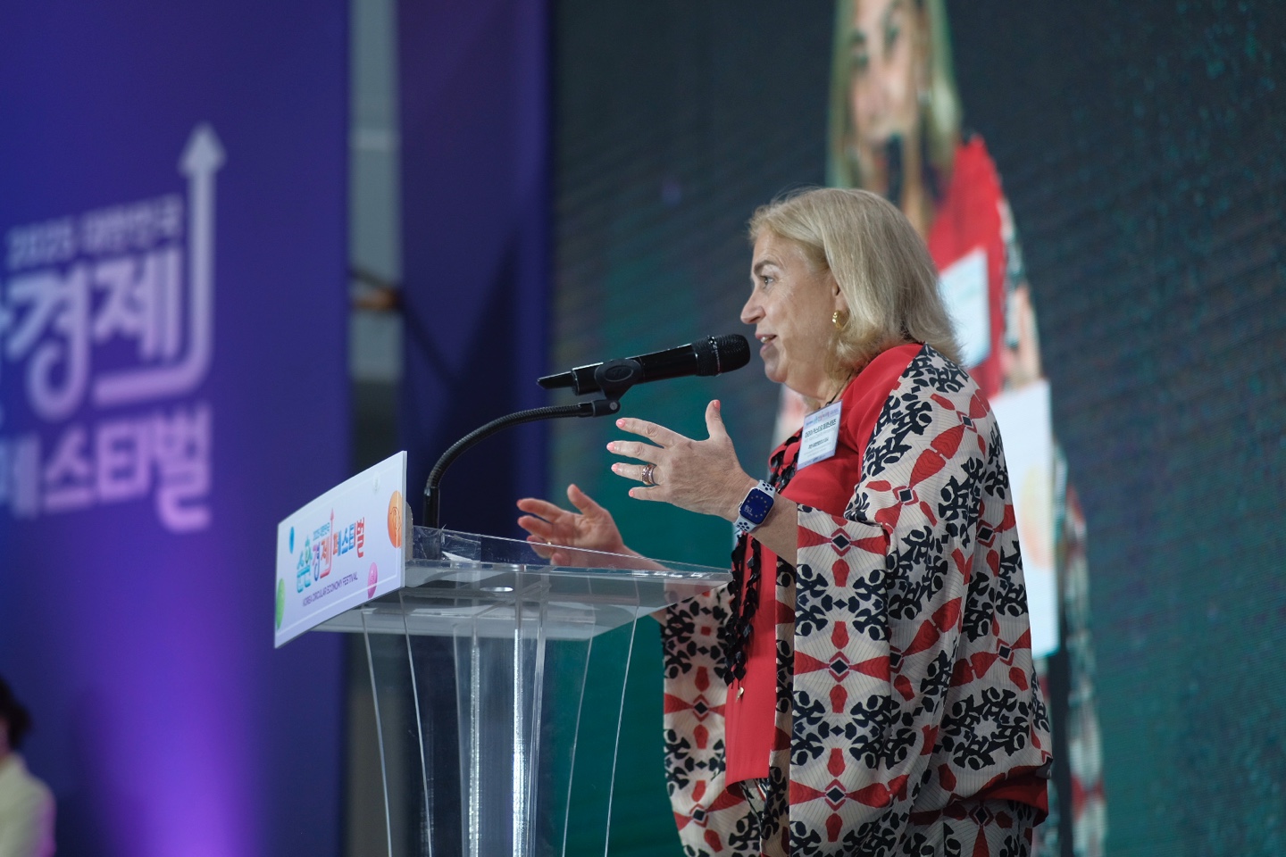 <h5>Results</h5>
- 국내 주요 일간지·경제·환경 매체 포함, 40건 이상의 커버리지 확보, 약 2.4억 노출(Impression) 달성 <br />
- 미디어 초청 프로그램을 통해 다수의 후속 기사 및 심층 보도 게재 <br />
- 전년 대비 ‘한-EU 그린 파트너십‘ 온라인 언급량 219% 증대, 연관 키워드 관련성 상승 <br />